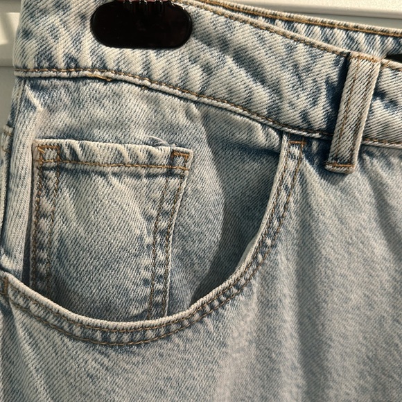 NWT Broadway Acid Wash 9 Pocket Jeans Skirt with Front Split. Size 6 - Picture 4 of 8